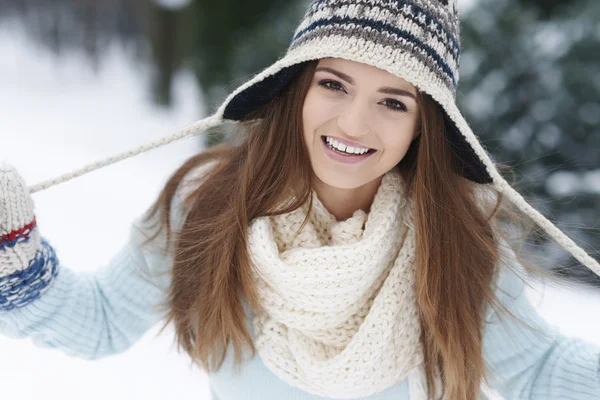 Warmere kleren dragen vrouw — Stockfoto