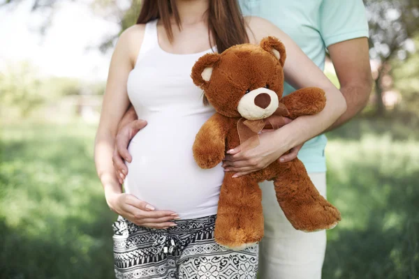 Coppia amorevole in gravidanza — Foto Stock