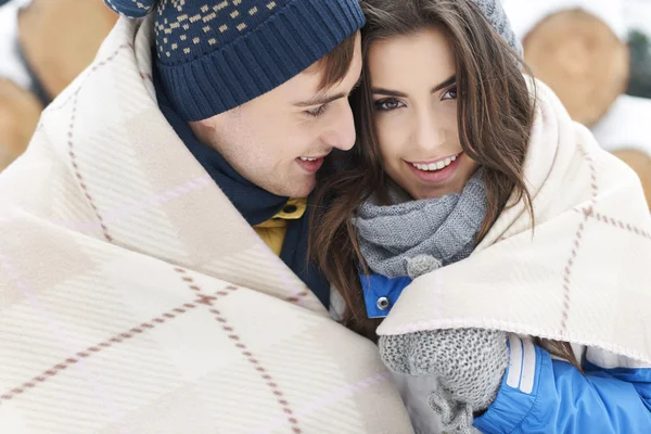 Casal amoroso no inverno Imagens De Bancos De Imagens Sem Royalties