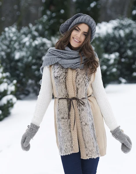Vrouwen enjoing winter — Stockfoto