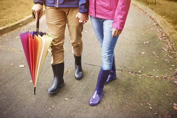 Marcher dans les jours de pluie — Photo