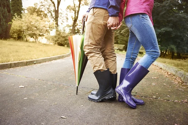 Camminare nei giorni di pioggia — Foto Stock