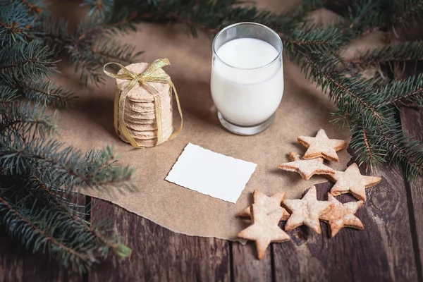 Plätzchen und Milch für den Weihnachtsmann — Stockfoto