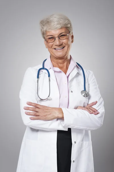 Médico senior femenino — Foto de Stock