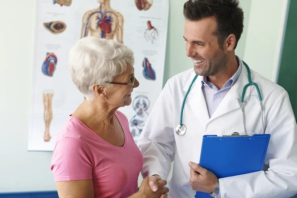 Mujer madura visita al médico — Foto de Stock