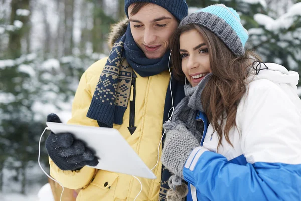 Koppel met Tablet PC — Stockfoto