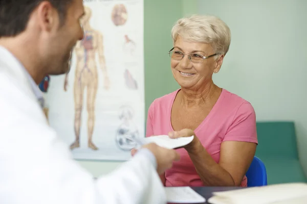 Mature woman Visits doctor — Stock Photo, Image