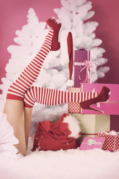 Beine von sexy Weihnachtsmann — Stockfoto