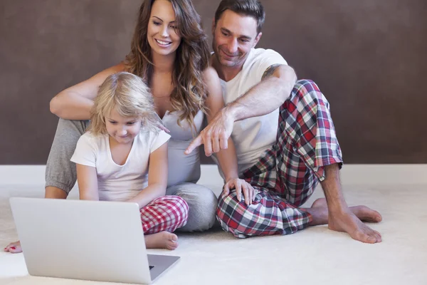 Glückliche Familie — Stockfoto