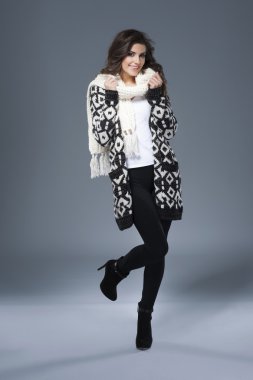 Sıcak giysiler güzel kadın