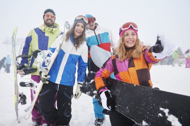 En yakın arkadaşlarım snowboard için hazırlanıyor