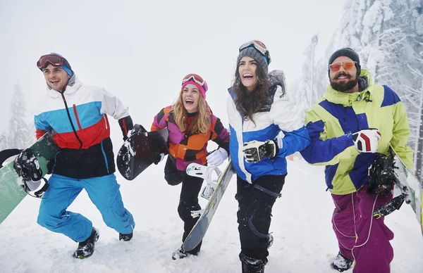 Best friends Preparing for snowboarding — Stock Photo, Image