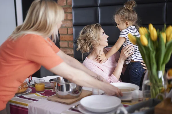 Família celebrando Páscoa — Fotografia de Stock