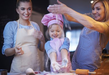 Aile birlikte pişirme