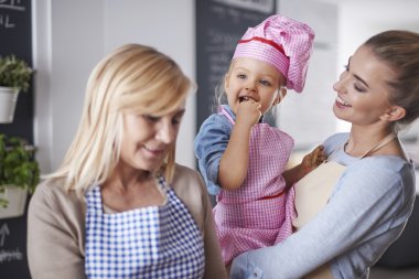 Aile birlikte pişirme