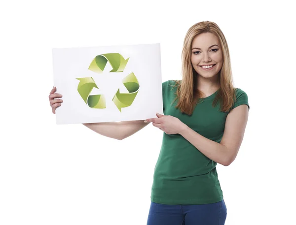 Mulher com sinal de reciclagem — Fotografia de Stock