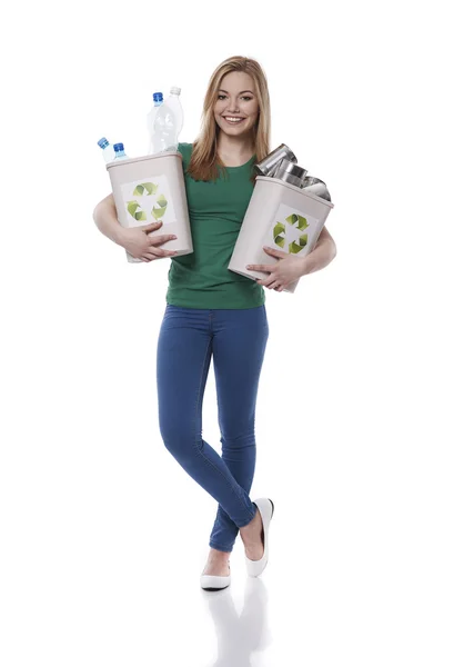 Mujer joven en concepto de reciclaje —  Fotos de Stock