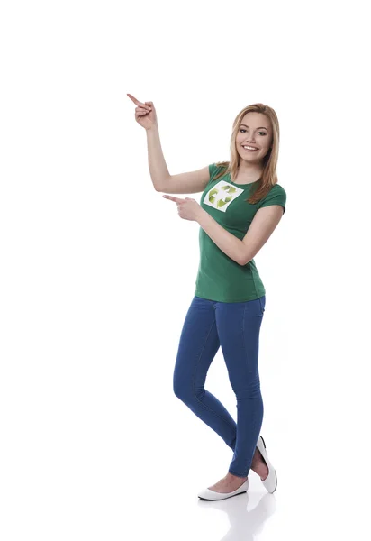 Woman with sign of recycling on t-shirt — Stock Photo, Image