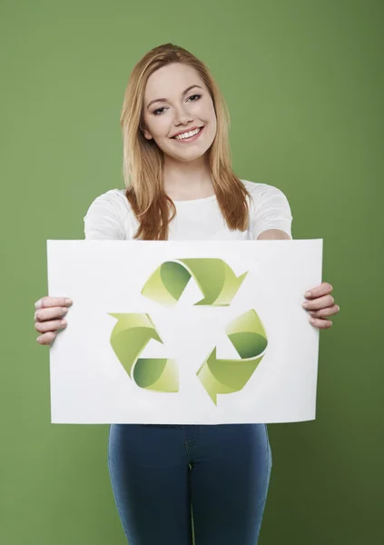 Mulher com sinal de reciclagem — Fotografia de Stock