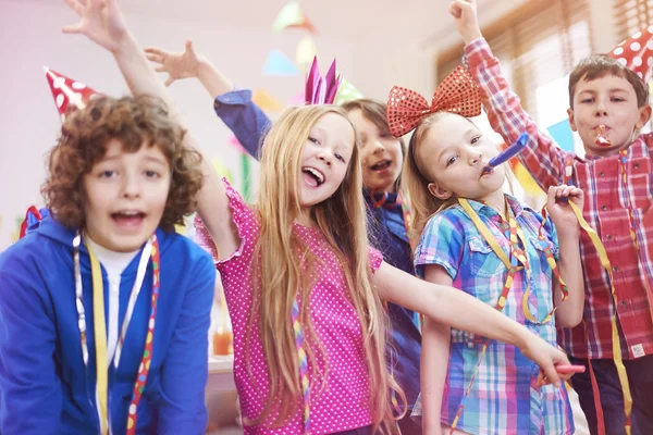 Děti na narozeninové párty — Stock fotografie