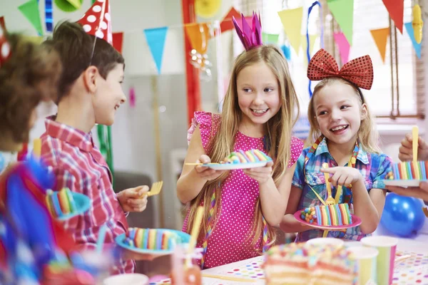 Children at the birthday party — Stock Photo, Image