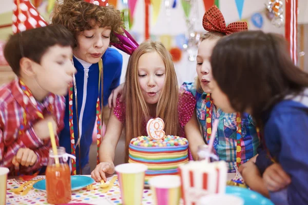 Children at the birthday party — Stock Photo, Image