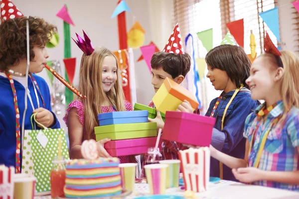 Children at the birthday party — Stock Photo, Image