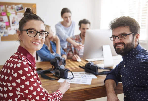 Équipe de créativité travaillant ensemble — Photo