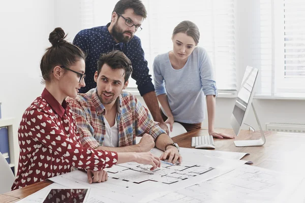 Equipo de creatividad trabajando juntos — Foto de Stock