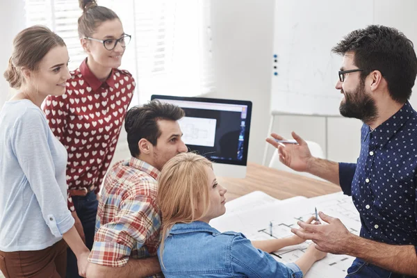 Equipo de creatividad trabajando juntos — Foto de Stock