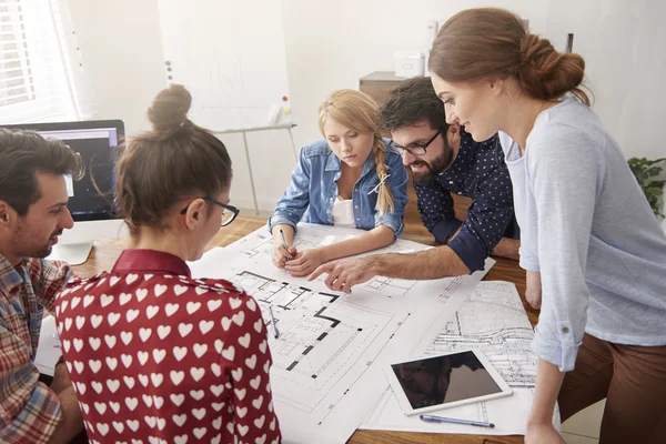 Équipe de créativité travaillant ensemble — Photo