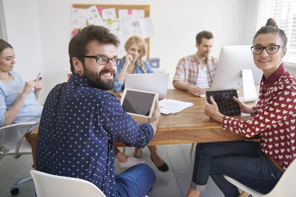 Equipo de creatividad trabajando juntos — Foto de Stock