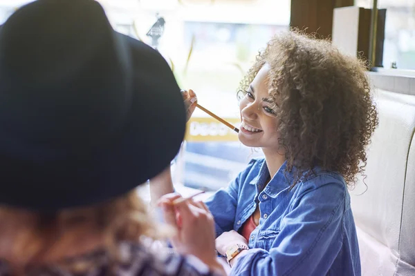 Les filles étudient ensemble — Photo