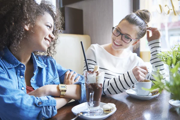 Friends meeting at the cafe — Stock Photo, Image