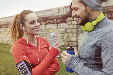 Fitness çift birlikte açık havada