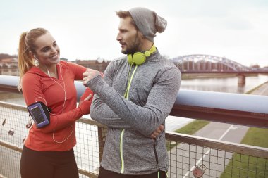 Fitness çift birlikte açık havada