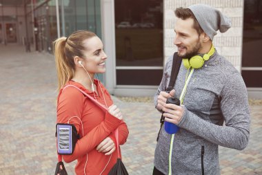 Fitness çift birlikte açık havada