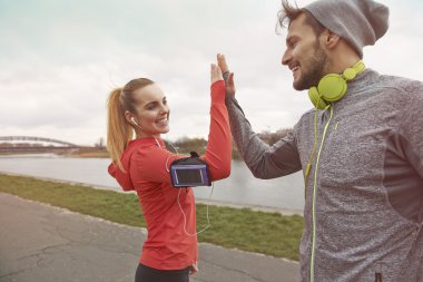 Fitness çift birlikte açık havada