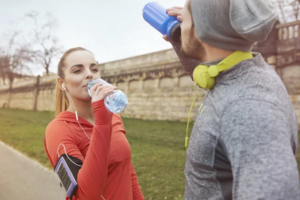 Fitness coppia insieme all'aperto — Foto Stock