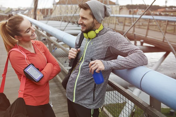 Fitness casal juntos ao ar livre — Fotografia de Stock