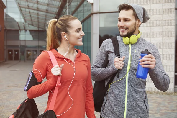 Fitness pár spolu venku — Stock fotografie