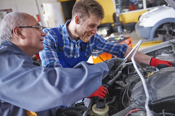 Two mechanics  repairing car's engine — Stock Photo, Image