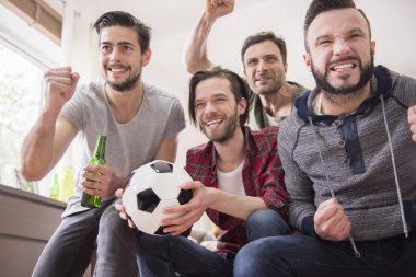 bir futbol insanları bir araya getiren