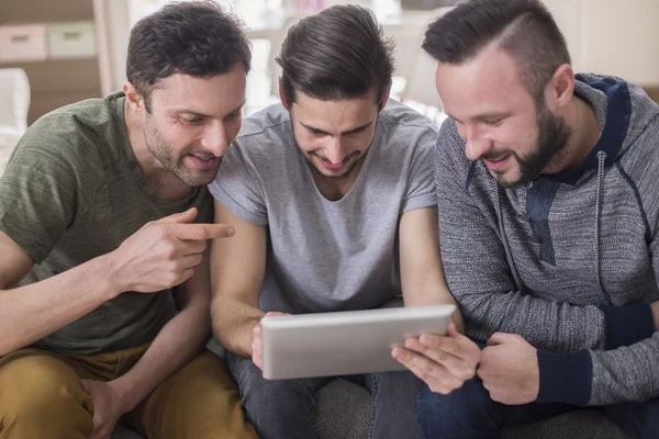 Hombres usando —  Fotos de Stock