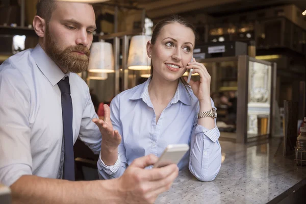 Business people using mobile phones — Stock Photo, Image