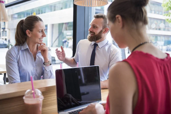 Empresarios exitosos en la reunión — Foto de Stock