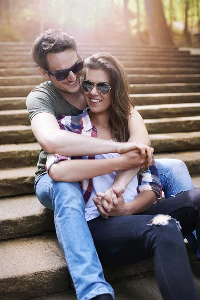 Young couple sitting on stairs — Stock Photo, Image