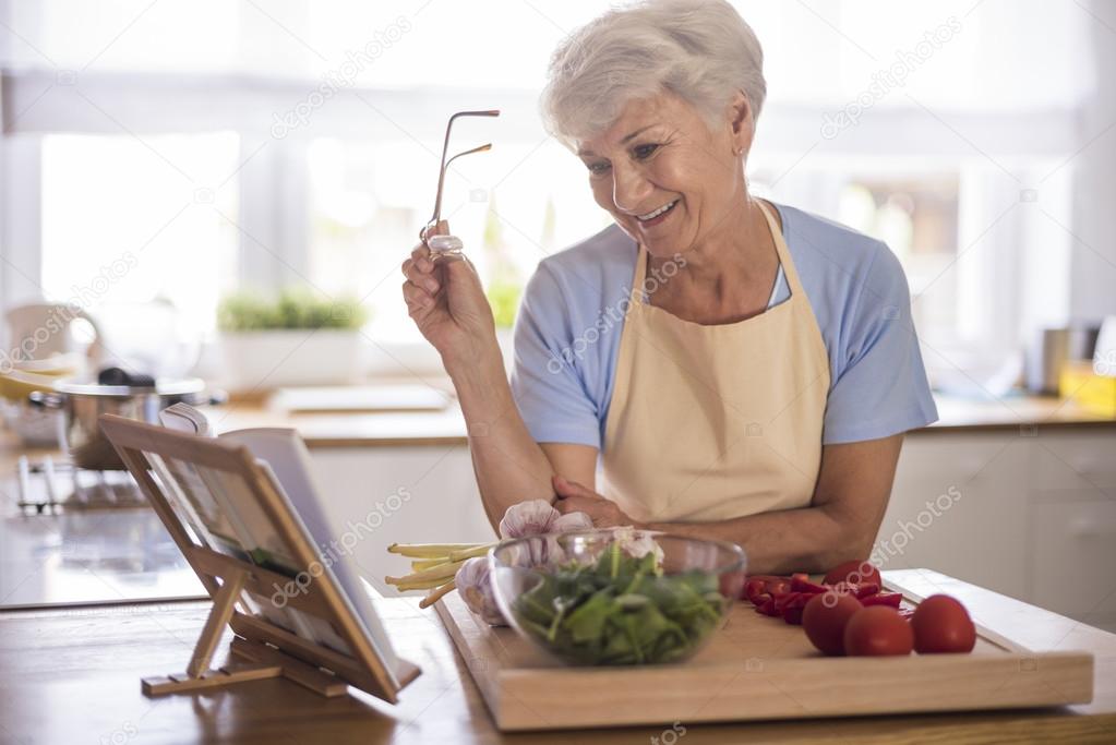mature woman looking to recipe book