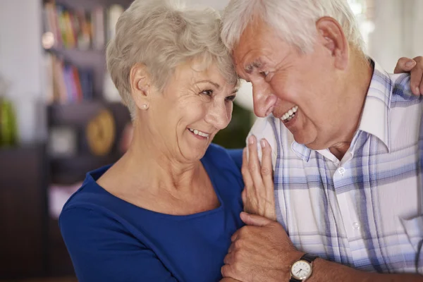 Happy mature couple smiling — Stock Photo, Image