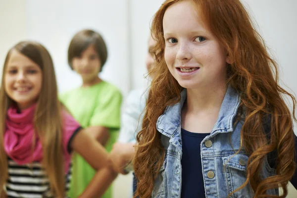 Petits enfants pendant la leçon — Photo